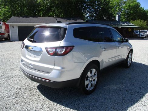 Used 2017 Chevrolet Traverse LT w/ Style and Technology Package FWD image 6