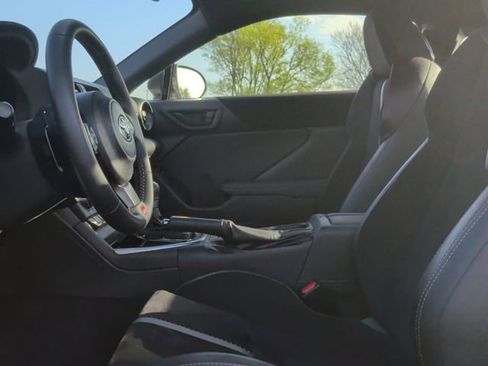 Used 2025 Toyota GR86 Premium w/ Performance Package image 13