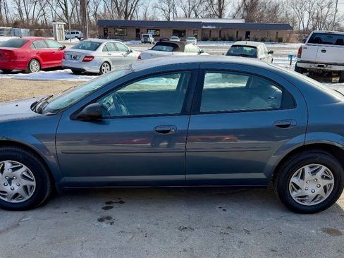 Used 2002 Chrysler Sebring LX image 1