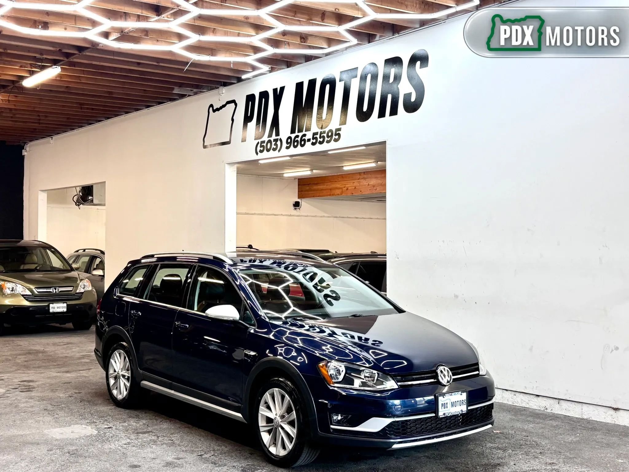 Used 2017 Volkswagen Golf Alltrack SE AWD/4WD image 1