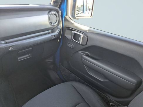 Used 2022 Jeep Gladiator Sport AWD/4WD image 16