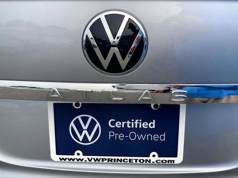 Certified 2023 Volkswagen Atlas Cross Sport SE w/ Panoramic Sunroof Package FWD image 18