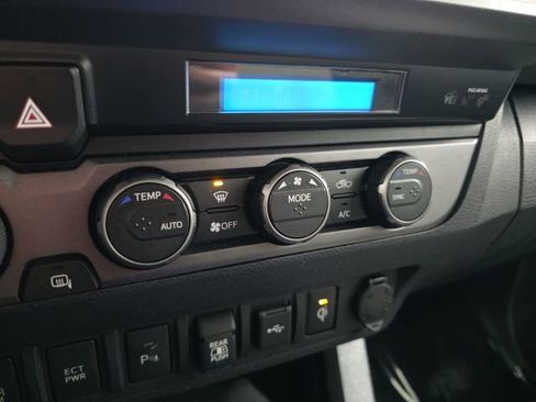 Used 2021 Toyota Tacoma TRD Sport w/ Technology Package image 21