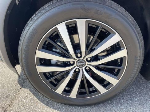 Used 2024 Nissan Pathfinder Platinum image 8