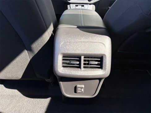 Used 2024 GMC Terrain SLE image 28
