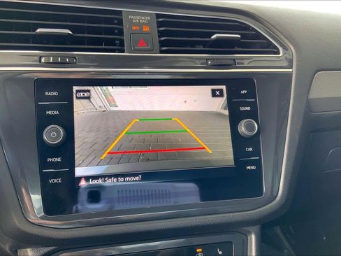 Used 2023 Volkswagen Tiguan SE w/ Panoramic Sunroof Package FWD image 28