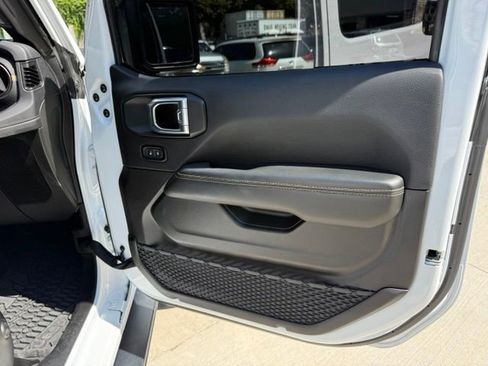 Used 2024 Jeep Wrangler Unlimited Rubicon 392 AWD/4WD image 95