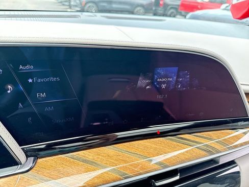 Used 2022 Cadillac Escalade ESV Premium Luxury Platinum image 16