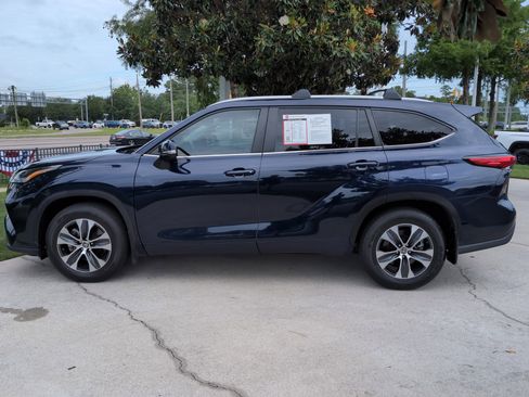 Used 2023 Toyota Highlander XLE FWD image 7