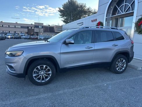 Used 2019 Jeep Cherokee Latitude Plus w/ Cold Weather Group image 2