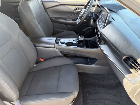 Used 2024 Nissan Rogue S image 12