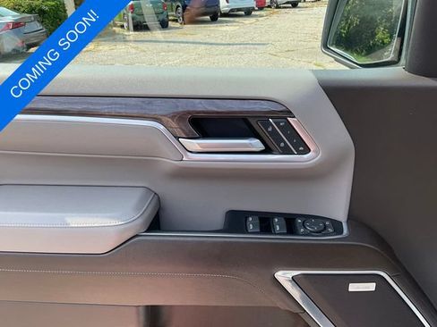 Used 2022 Chevrolet Silverado 1500 LTZ w/ LTZ Convenience Package II AWD/4WD image 17