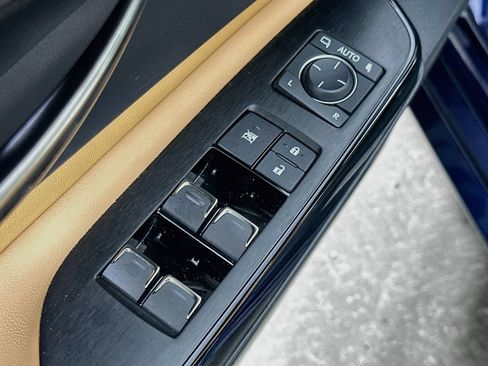 Used 2025 Lexus ES 300h w/ Premium Package FWD image 20