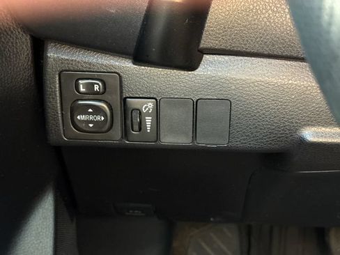 Used 2018 Toyota Corolla SE FWD image 27
