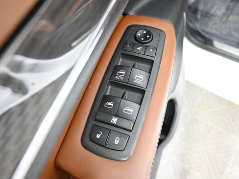 Used 2021 Jeep Grand Cherokee Overland AWD/4WD image 20