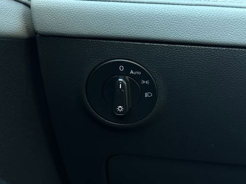 Used 2022 Volkswagen Taos SEL image 21