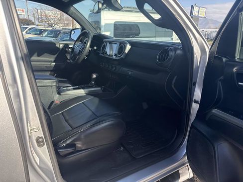Used 2018 Toyota Tacoma TRD Off-Road image 21