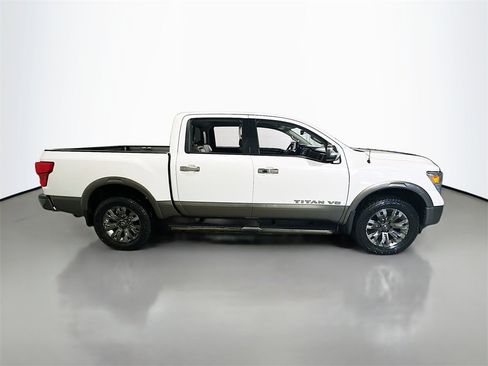 Used 2018 Nissan Titan Platinum Reserve image 9