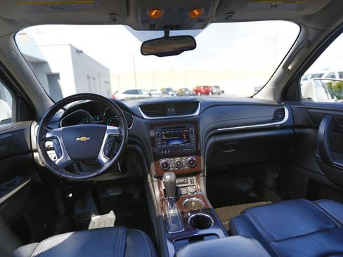 Used 2017 Chevrolet Traverse LT FWD image 19