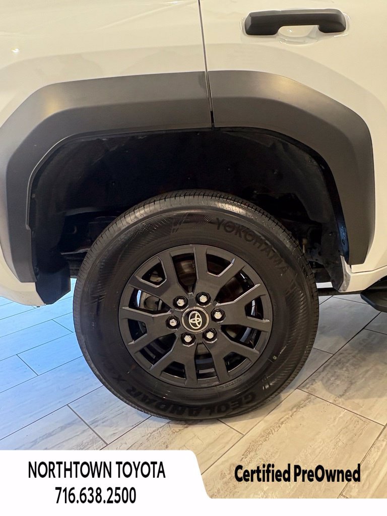 Used 2025 Toyota 4Runner SR5 AWD/4WD image 13