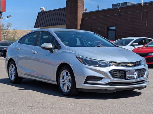 Used 2017 Chevrolet Cruze LT w/ Convenience Package FWD image 2