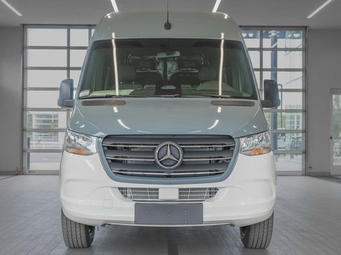 Used 2025 Mercedes-Benz Sprinter 2500 image 10