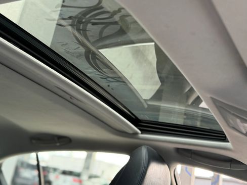 Used 2017 Chrysler 300 C image 28