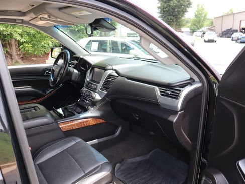 Used 2015 Chevrolet Suburban LTZ RWD image 21