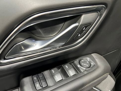 Used 2023 GMC Yukon XL SLT image 25