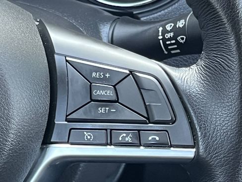 Used 2017 Nissan Rogue SV FWD image 24