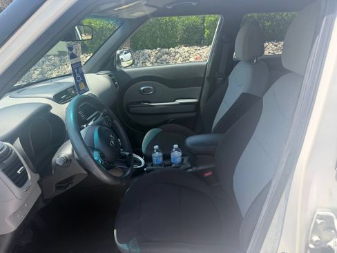 Used 2018 Kia Soul FWD image 15