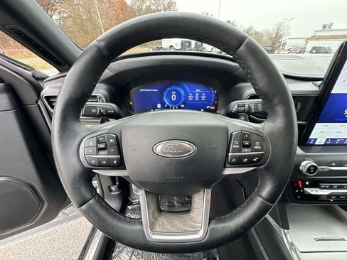 Used 2020 Ford Explorer Platinum w/ Premium Technology Package image 11