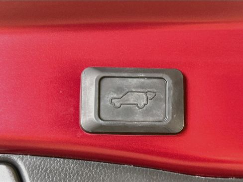 Used 2019 Toyota RAV4 Limited w/ Carpet Mat Package FWD image 30