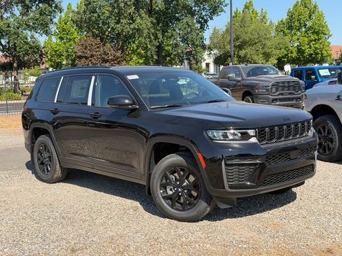 New 2026 Jeep Grand Cherokee L 4WD image 2