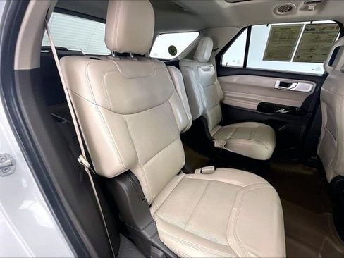 Used 2021 Ford Explorer Platinum w/ Equipment Group 601A AWD/4WD image 19