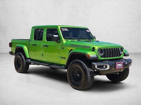 Used 2025 Jeep Gladiator Sport AWD/4WD image 3