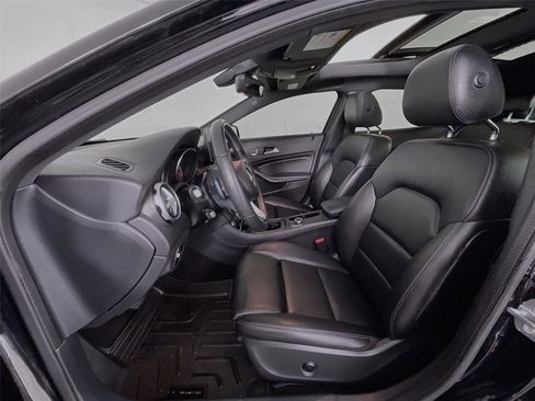 Used 2018 Mercedes-Benz GLA 250 4MATIC image 25