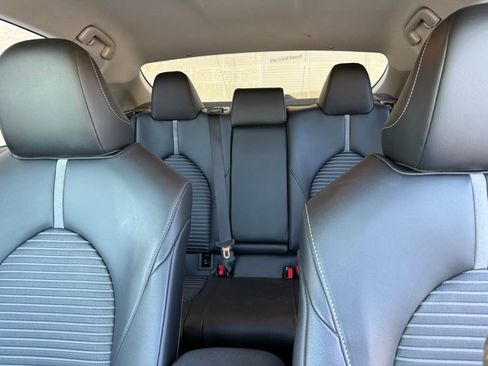 Used 2020 Toyota Camry SE image 19