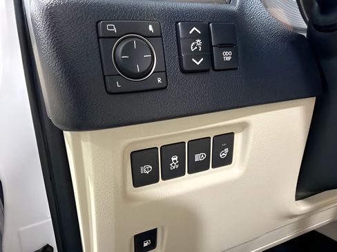 Used 2022 Lexus GX 460 Premium w/ Premium Plus Package AWD/4WD image 16