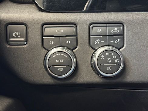 Used 2022 GMC Sierra 1500 SLT w/ SLT Premium Package AWD/4WD image 29