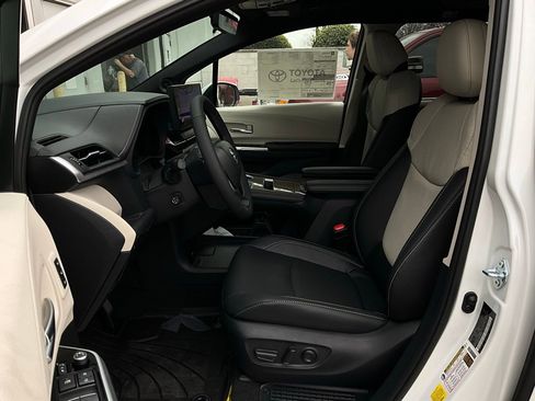 New 2026 Toyota Sienna Limited image 9