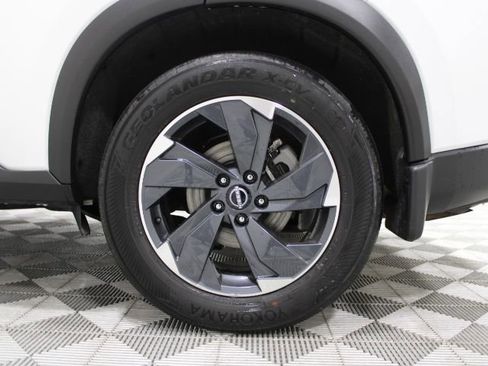 Used 2024 Nissan Rogue SV image 45