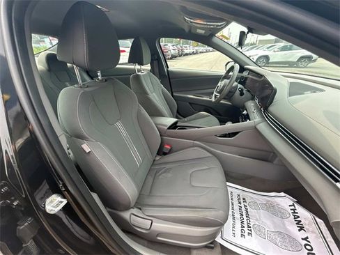 Used 2023 Hyundai Elantra SEL w/ Convenience Package image 16