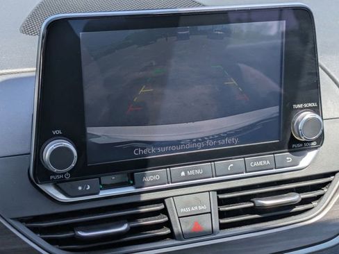 Used 2025 Nissan Altima 2.5 SV FWD image 19