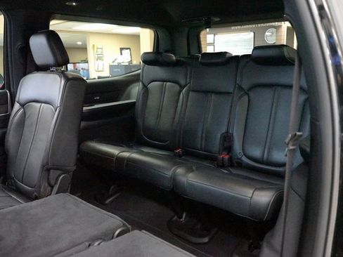 Used 2024 Jeep Wagoneer Series II w/ Flexible Seating Group image 15