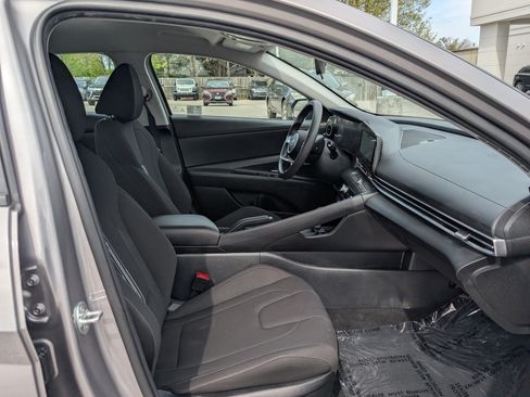 Used 2024 Hyundai Elantra SEL FWD image 10