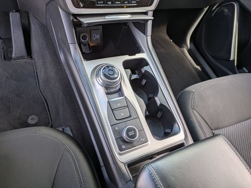 Used 2024 Ford Explorer XLT AWD/4WD image 13