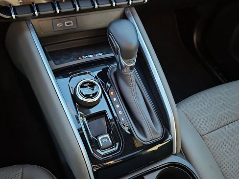 Used 2025 Chevrolet Colorado ZR2 w/ Technology Package image 17