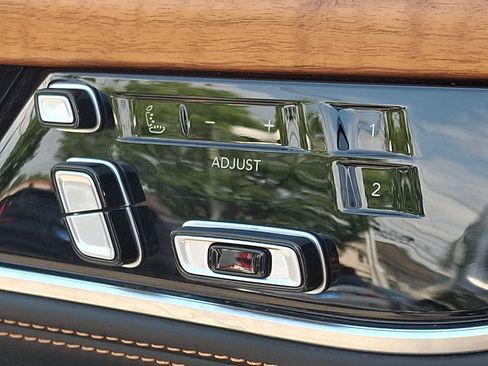 Used 2024 Jeep Grand Wagoneer Series III w/ HD Trailer Tow Package AWD/4WD image 26