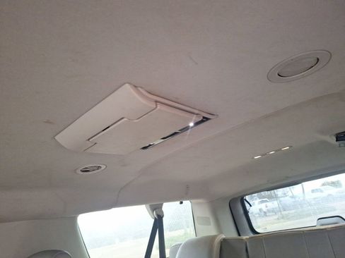 Used 2017 Chevrolet Suburban Premier image 29